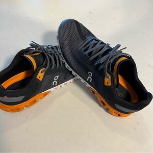 On-Running Men’s 11.5 Cloudflow shoes